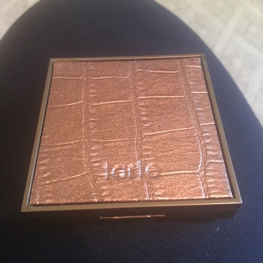 Amazonian clay waterproof bronzer.